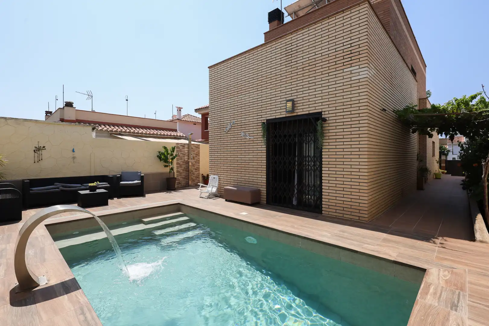 Piscina de Casa o chalet en venta en Viladecans con Aire acondicionado, Calefacción y Jardín privado