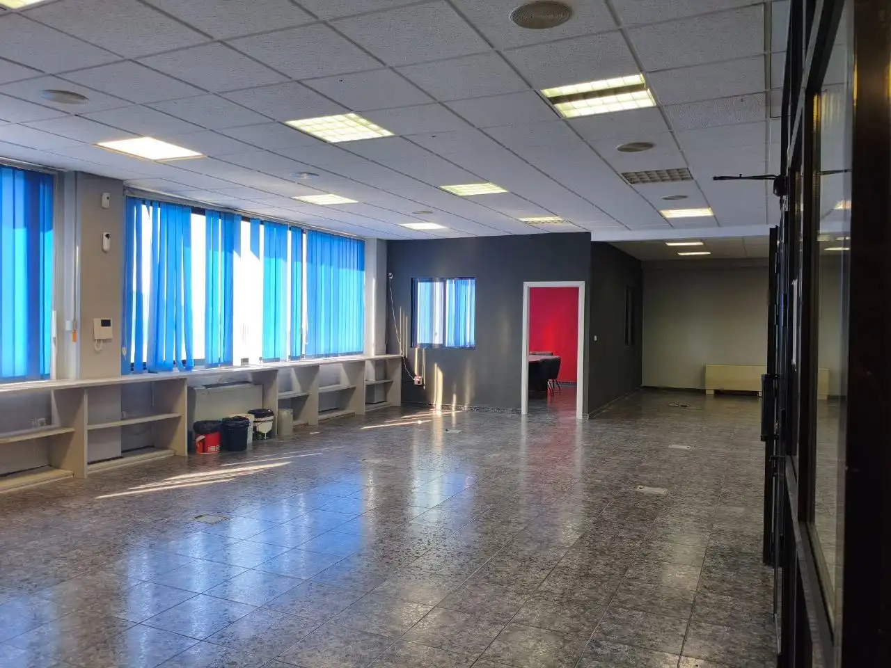 Oficina de alquiler en Peligros con Internet y Alarma