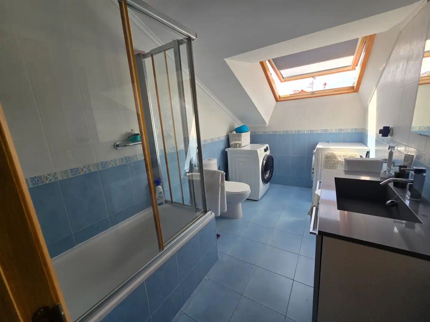 Baño de Ático en venta en Bareyo con Calefacción, Terraza y Amueblado