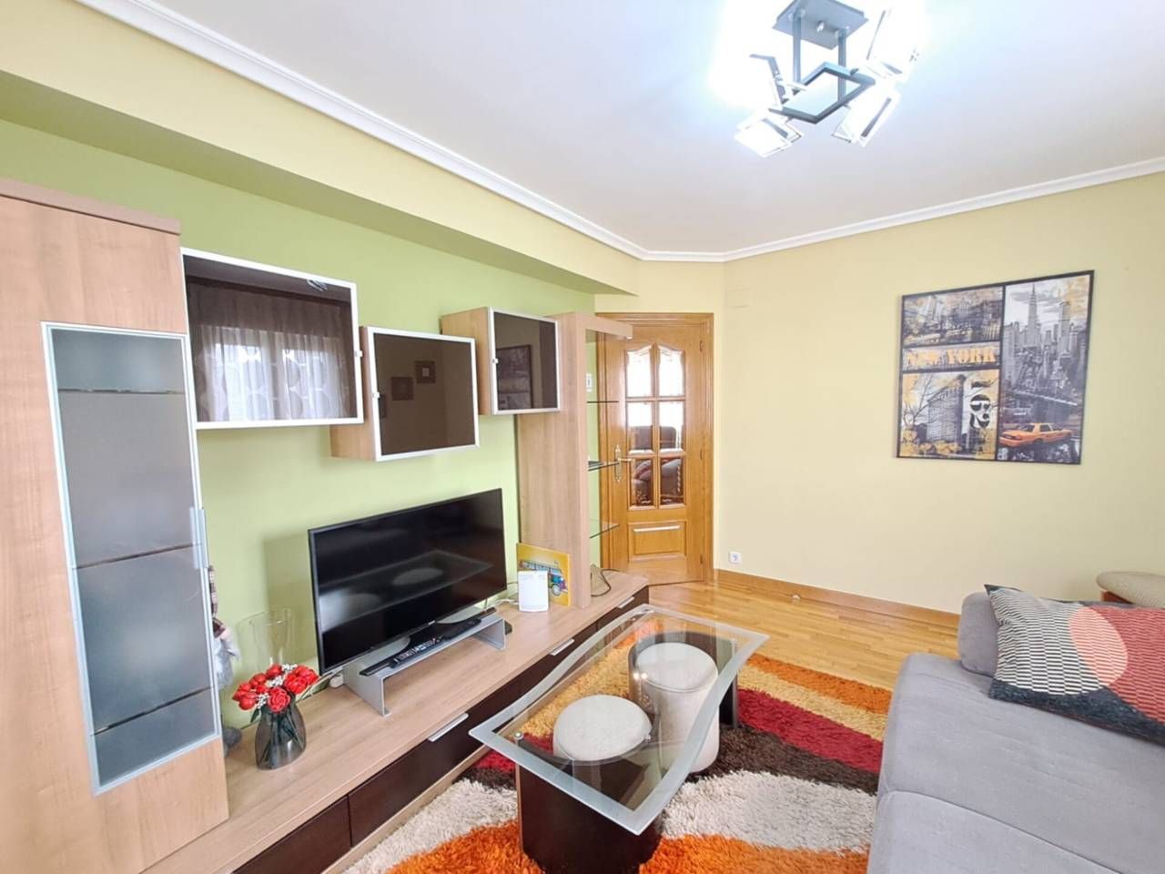 Sala d'estar de Pis en venda en Burgos Capital amb Calefacció i Parquet