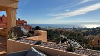 Vista exterior de Àtic en venda en Manilva amb Aire condicionat i Terrassa