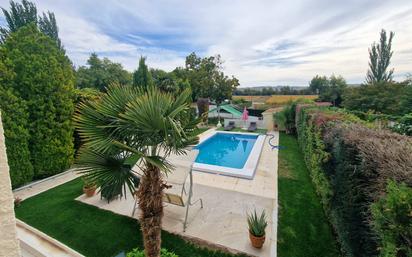 Piscina de Casa adosada en venda en Morata de Tajuña amb Calefacció, Jardí privat i Piscina