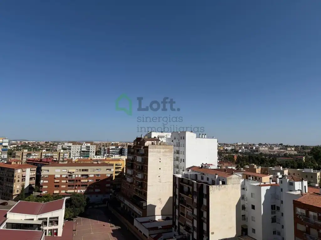 Vista exterior de Pis en venda en Badajoz amb Calefacció