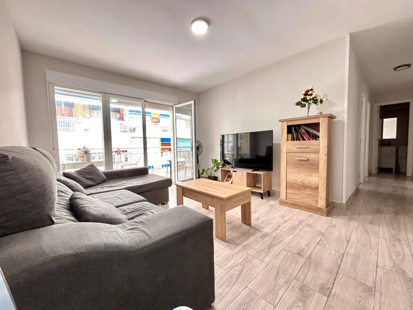 Sala de estar de Piso en venta en Alicante / Alacant con Aire acondicionado, Terraza y Amueblado
