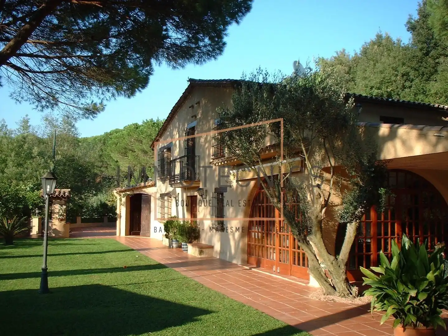 Vista exterior de Finca rústica en venda en Sant Iscle de Vallalta amb Calefacció, Jardí privat i Piscina
