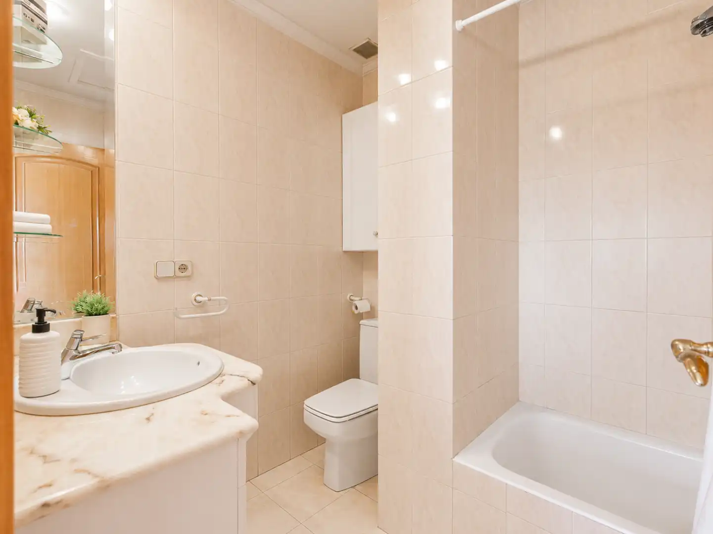 Bathroom of Attic for sale in  Pamplona / Iruña  with Heating, Parquet flooring and Terrace