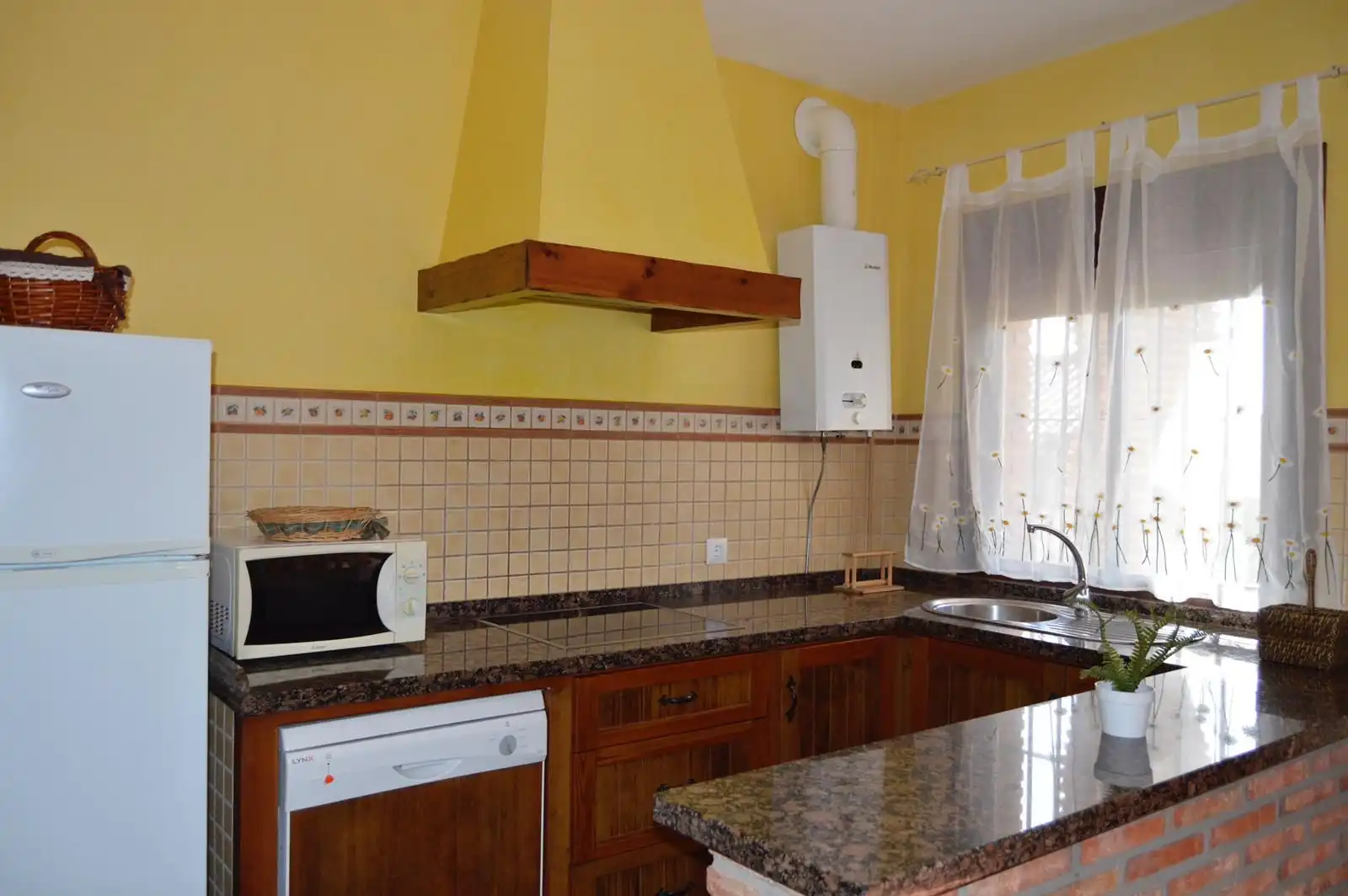 Cuina de Casa o xalet de lloguer en Barbate amb Aire condicionat, Jardí privat i Terrassa