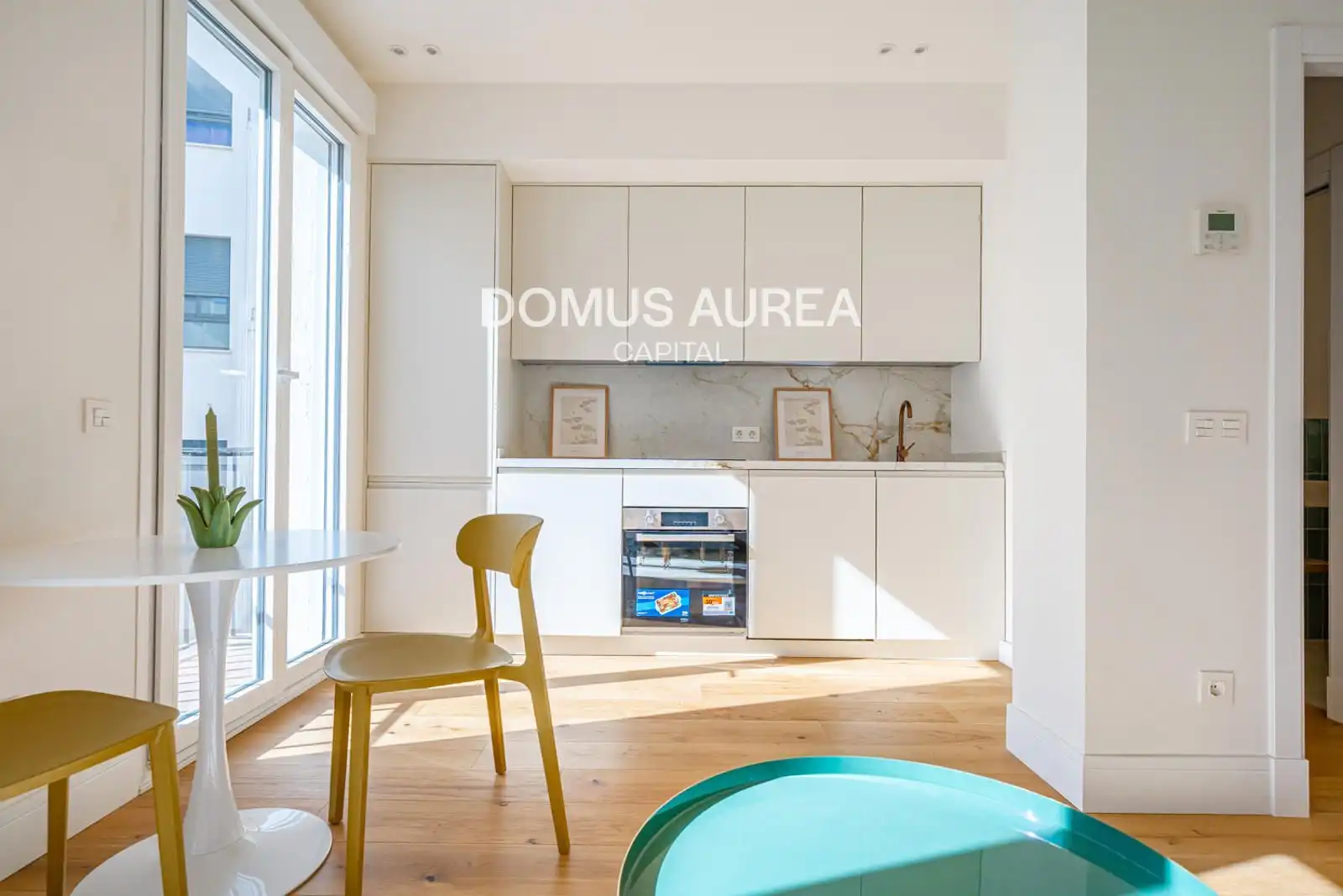 Living room of Flat for rent in Madrid  with Air Conditioner, Heating and Parquet flooring