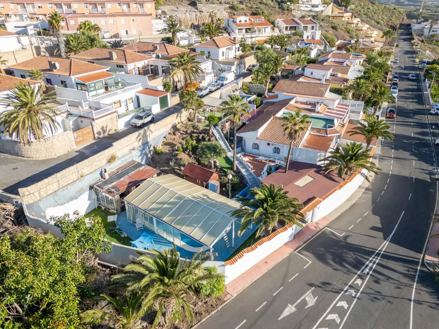 Vista exterior de Casa o xalet en venda en Granadilla de Abona amb Jardí privat, Terrassa i Piscina