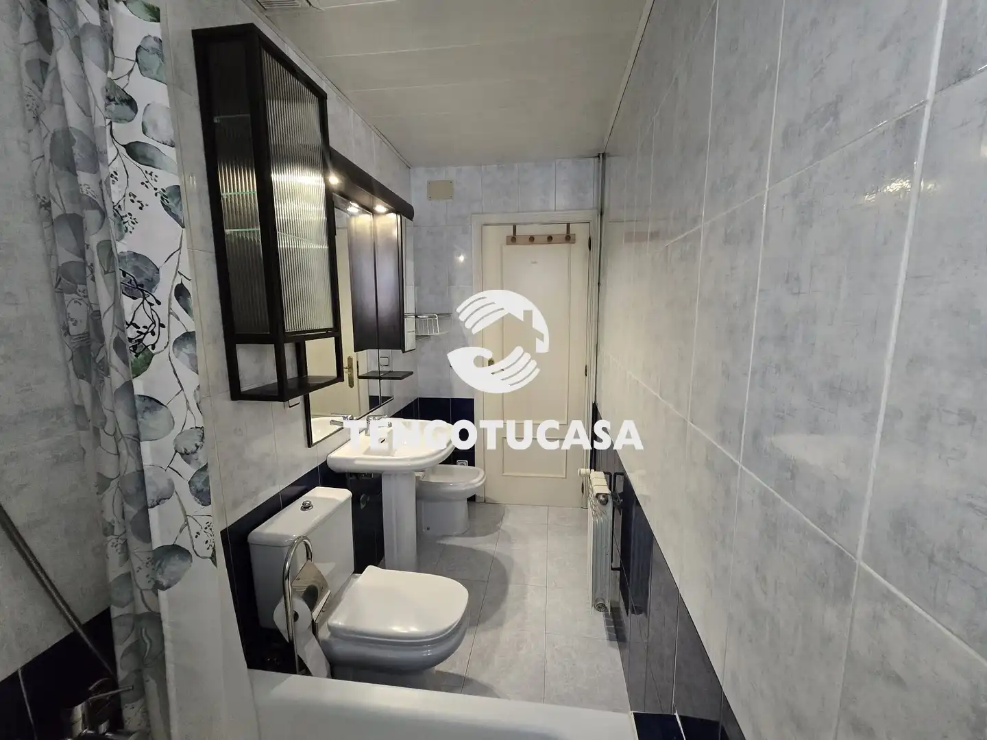 Bathroom of Flat for sale in Madrid  with Air Conditioner, Heating and Parquet flooring