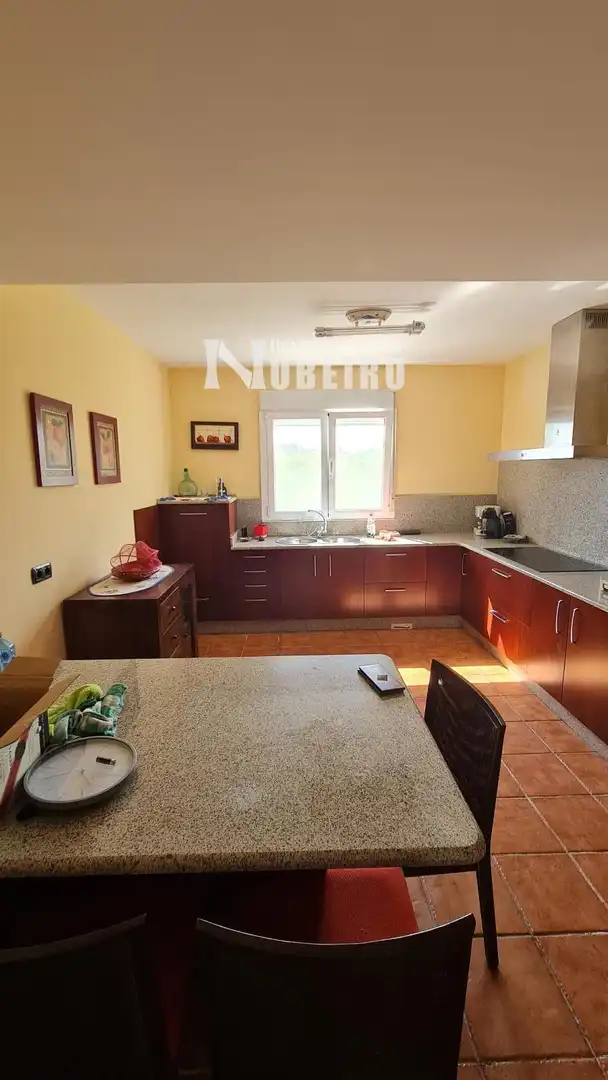 Cuina de Casa o xalet en venda en Lugo amb Calefacció i Moblat