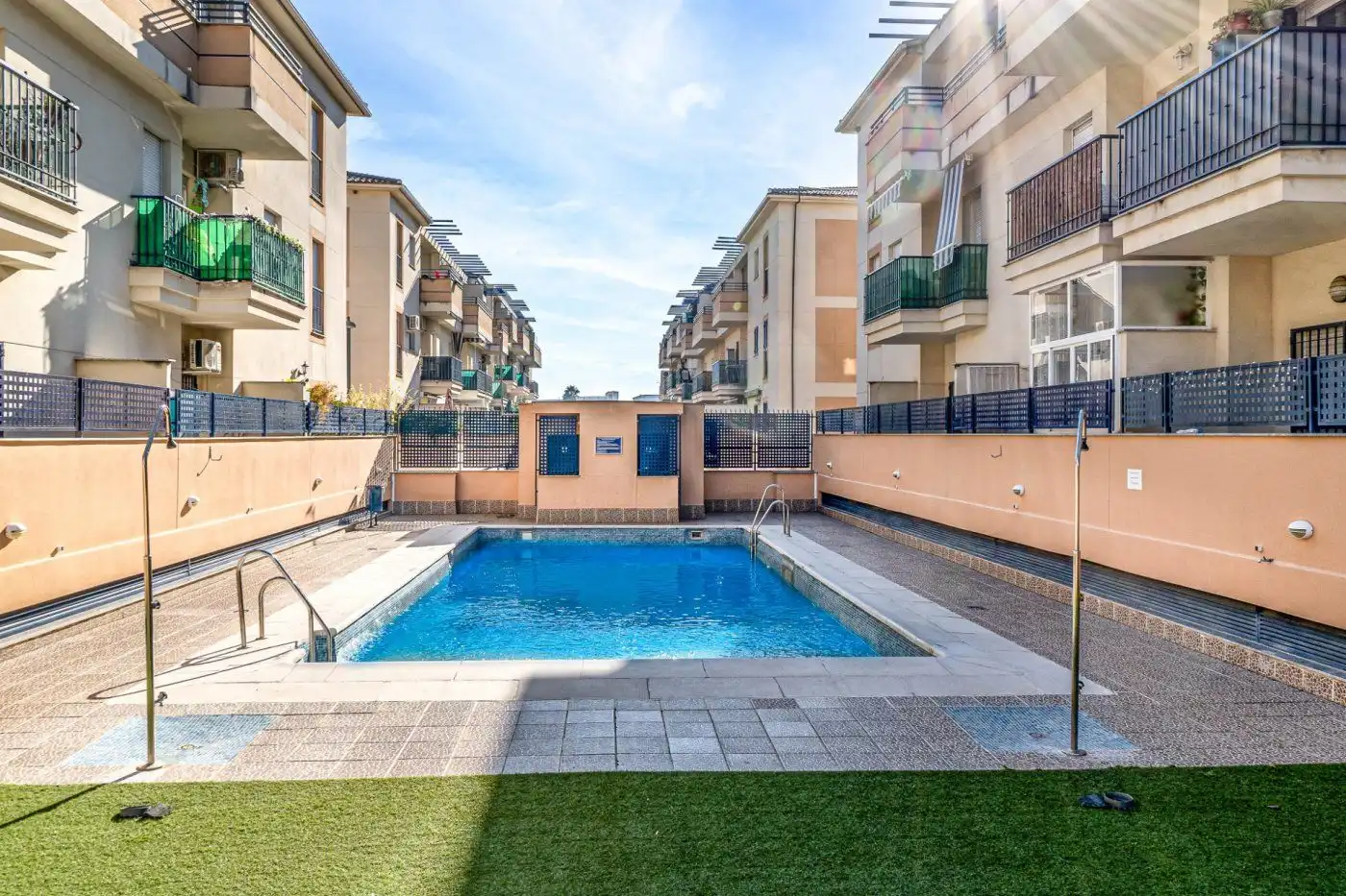 Schwimmbecken von Wohnung zur Miete in Las Gabias mit Klimaanlage, Heizung und Privatgarten