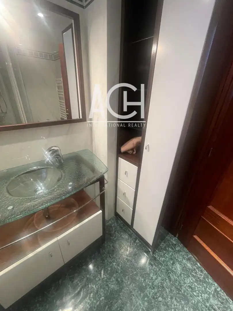 Badezimmer von Wohnung zum Verkauf in Bilbao  mit Heizung, Parkett und Terrasse