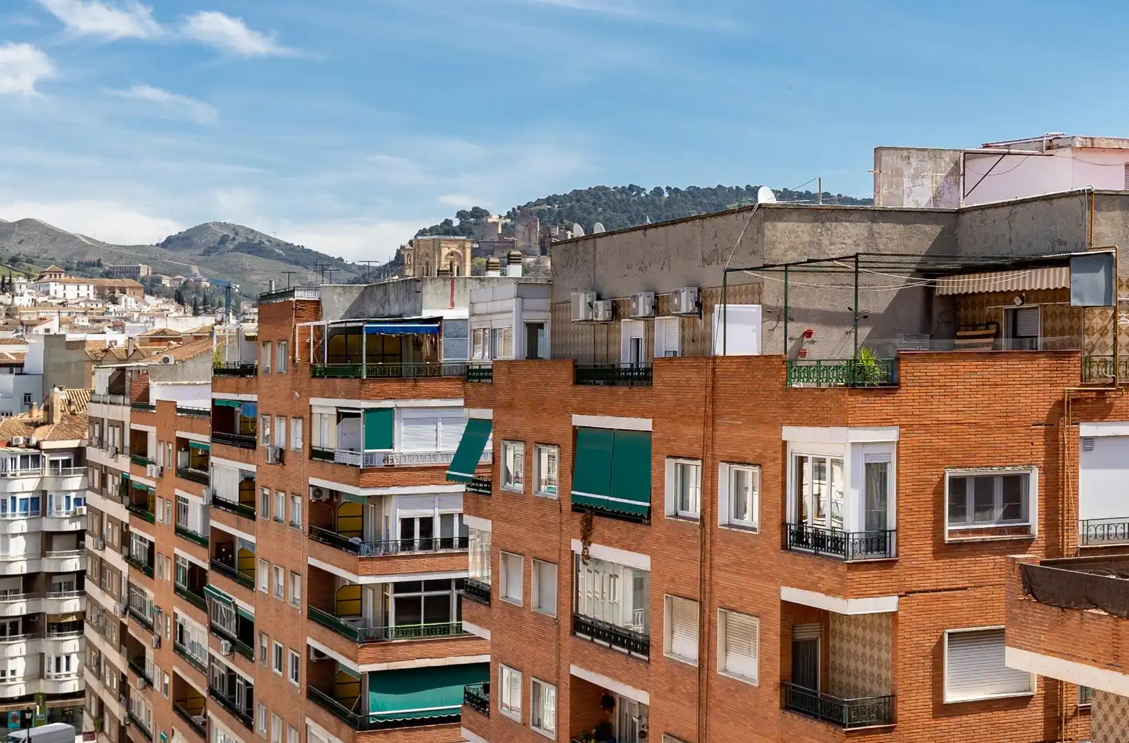 Vista exterior de Ático en venta en Granada con Aire acondicionado, Calefacción y Terraza