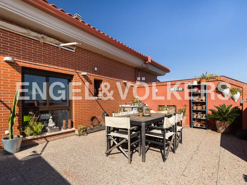 Terrasse von Dachboden zur Miete in Valencia mit Heizung, Terrasse und Möbliert