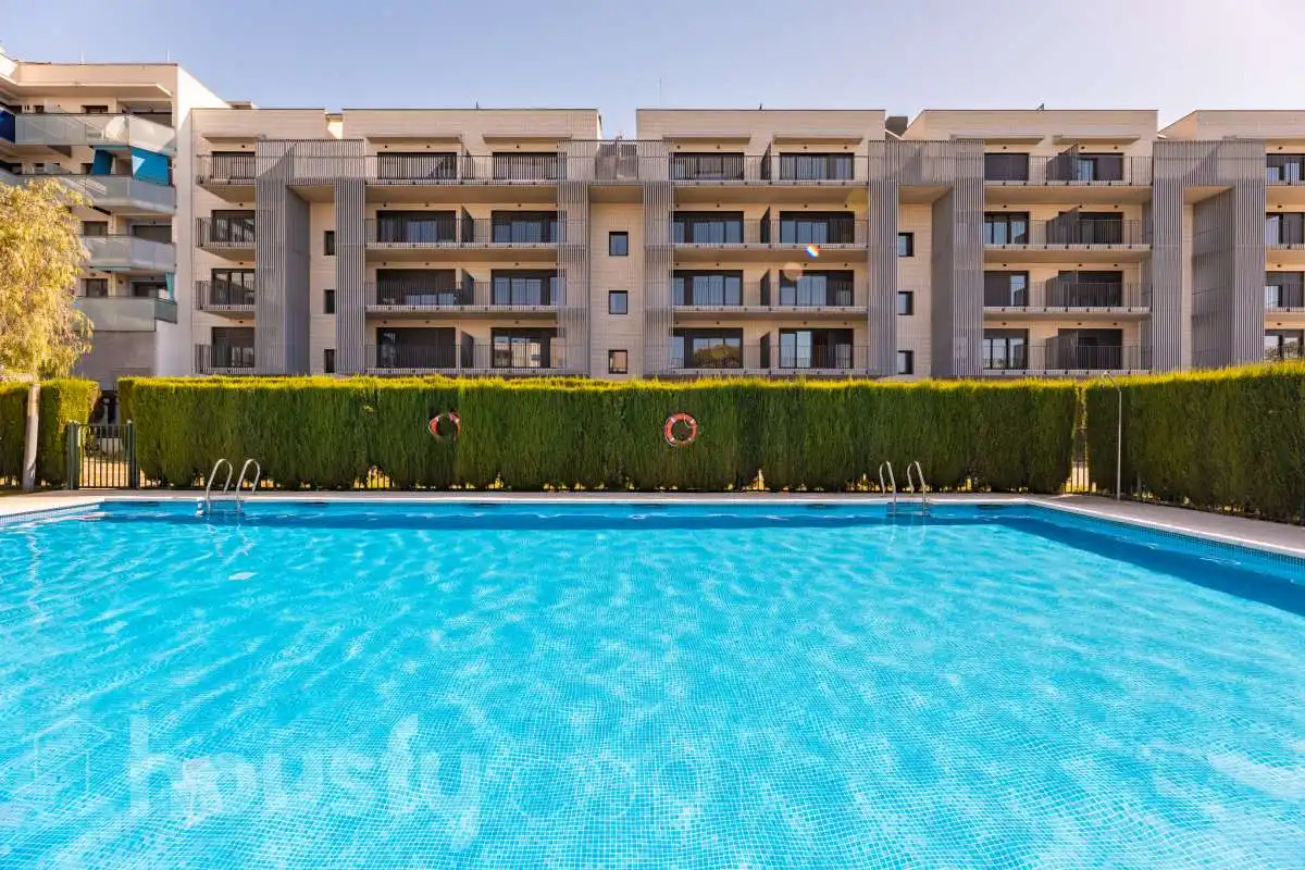 Piscina de Pis en venda en Vilafranca del Penedès amb Aire condicionat, Calefacció i Jardí privat