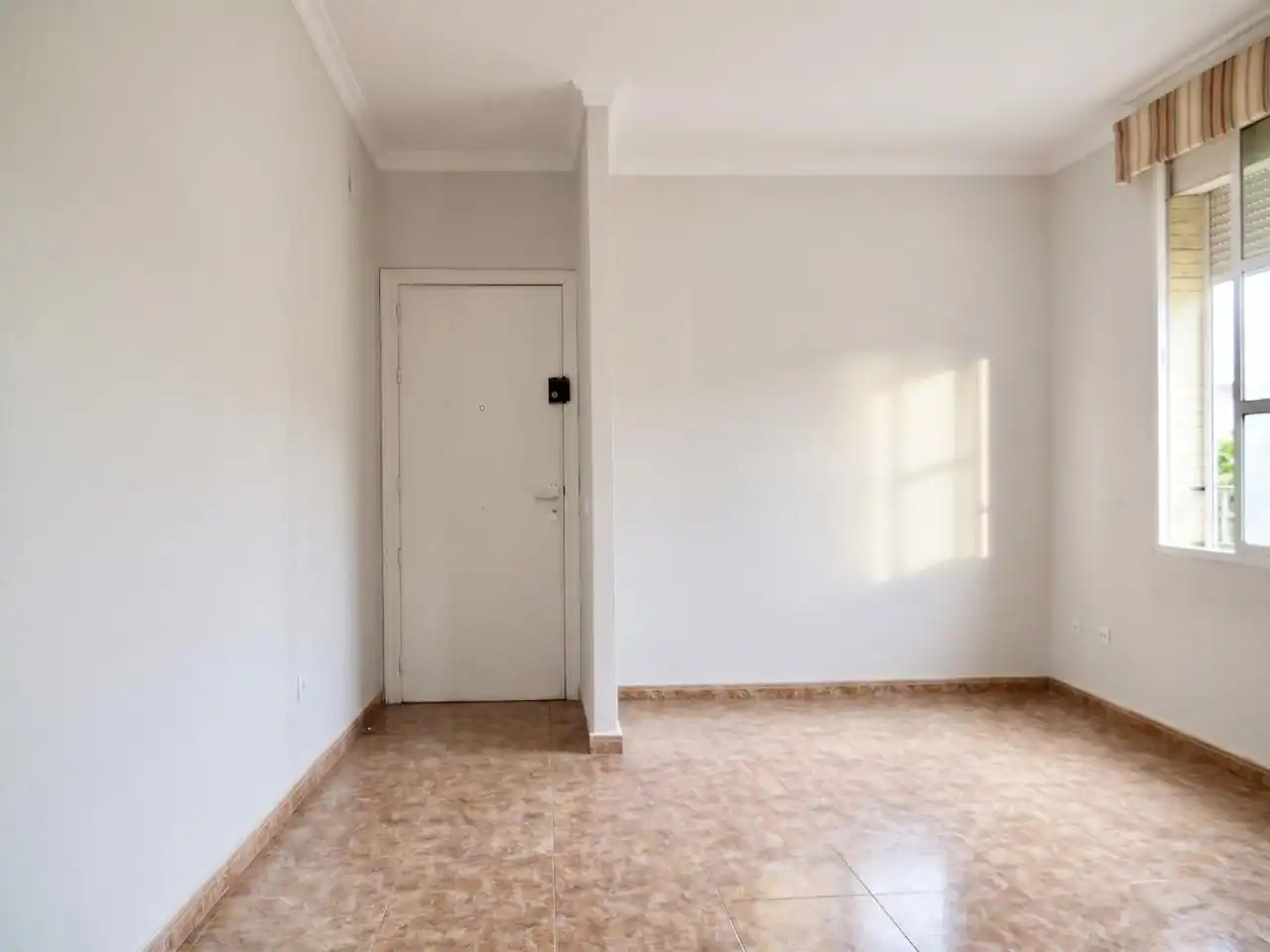 Flat for sale in Sevilla  with Air Conditioner and Furnished