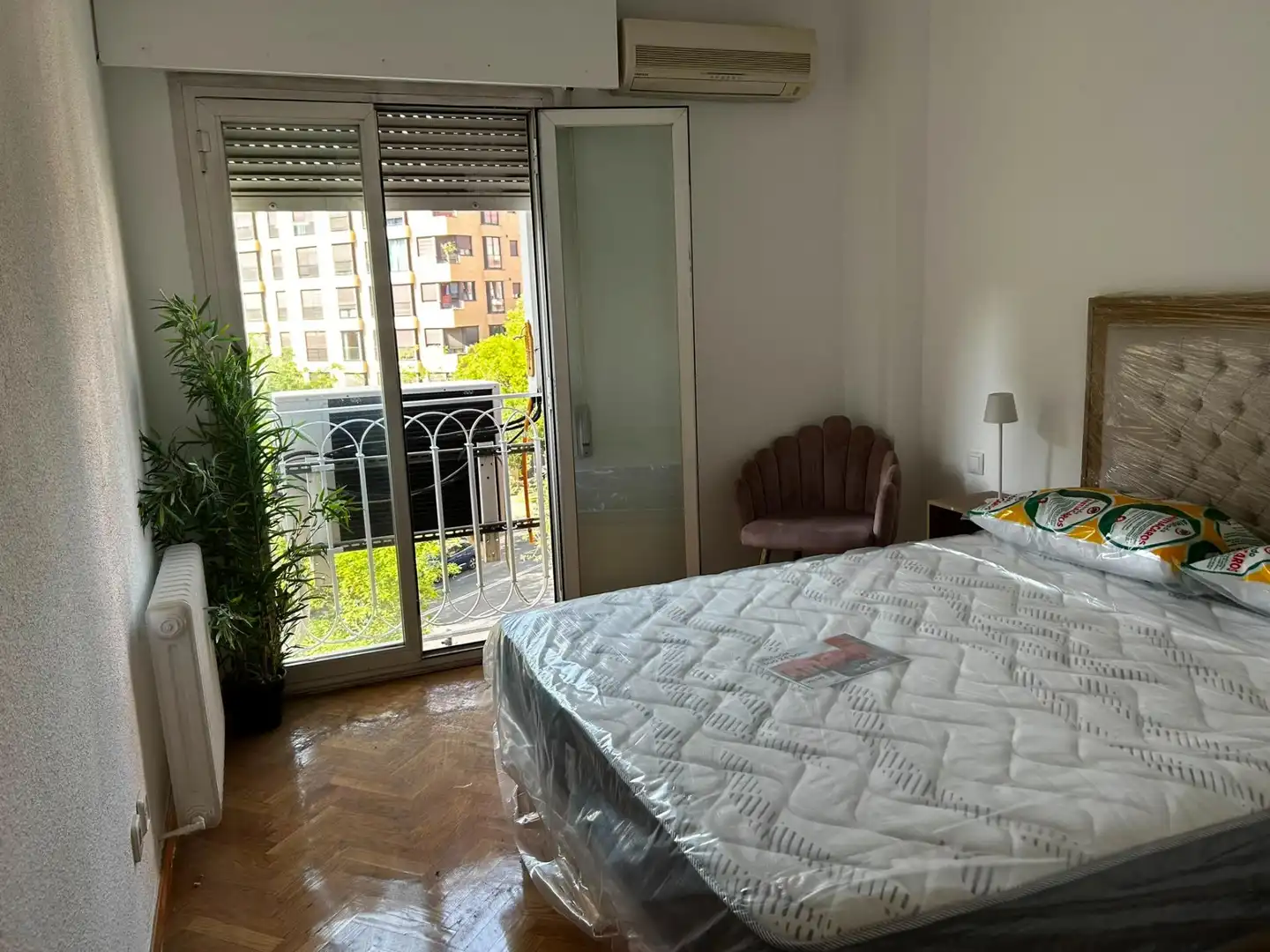 Schlafzimmer von Wohnung zur Miete in Madrid mit Klimaanlage, Heizung und Parkett