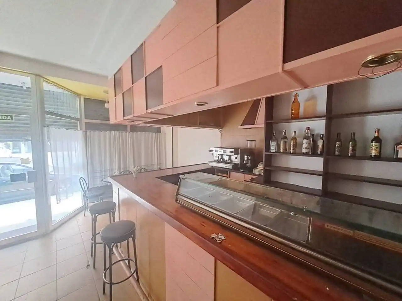 Local comercial en venta en Calle Luis Alberdi