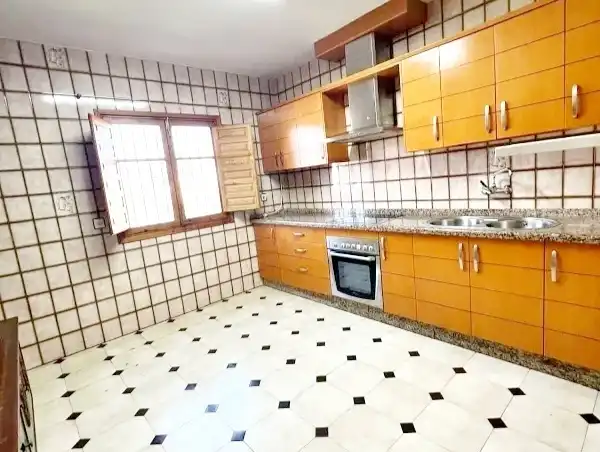 Cuina de Casa o xalet en venda en Vélez-Málaga amb Aire condicionat, Jardí privat i Terrassa