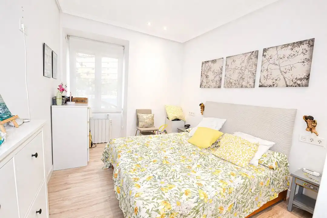 Habitación de Piso en venta en Donostia - San Sebastián  con Calefacción, Terraza y Trastero