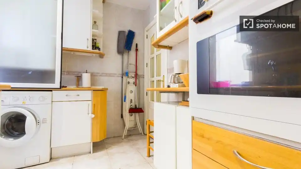 Room in Embajadores - Lavapiés