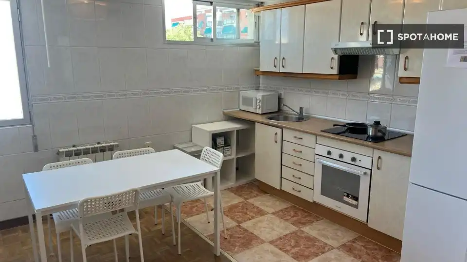 Cocina de Piso de alquiler en Madrid con Aire acondicionado, Calefacción y Amueblado