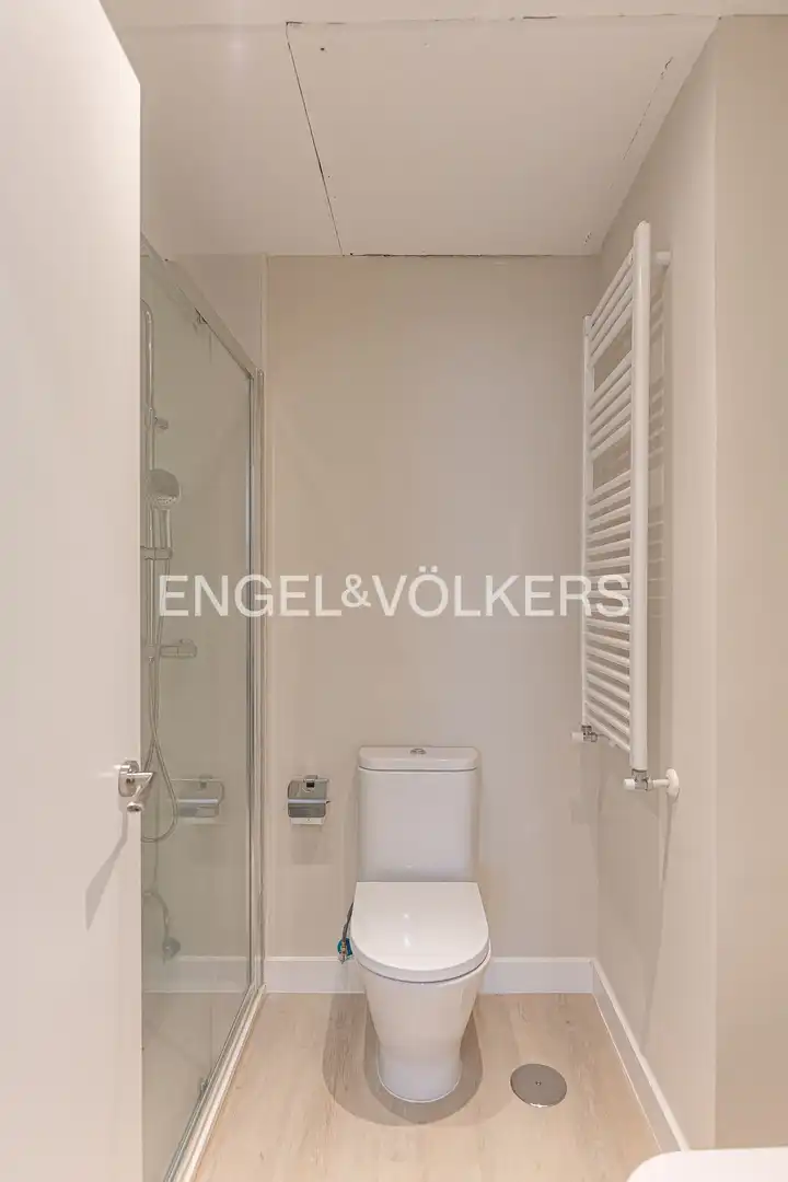 Bathroom of Flat for rent in Madrid  with Air Conditioner, Heating and Terrace