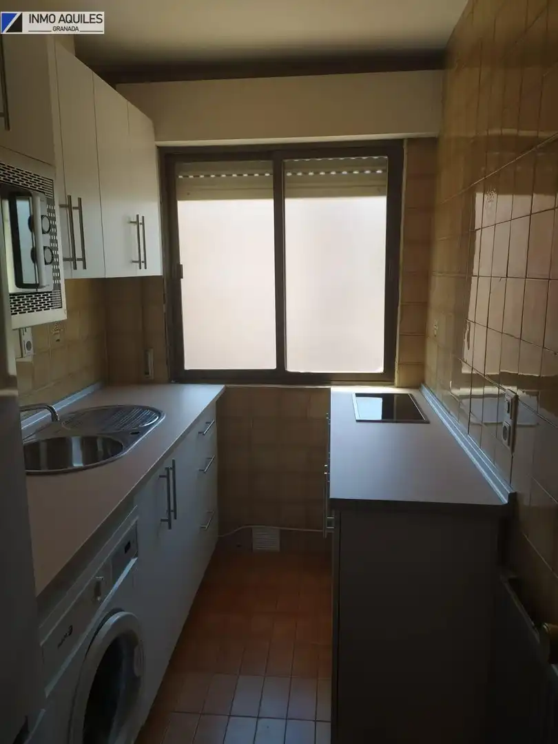 Cuina de Apartament de lloguer en Granada amb Calefacció, Moblat i Balcó