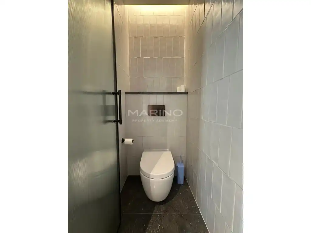 Badezimmer von Wohnung zum Verkauf in Barcelona mit Klimaanlage und Balkon