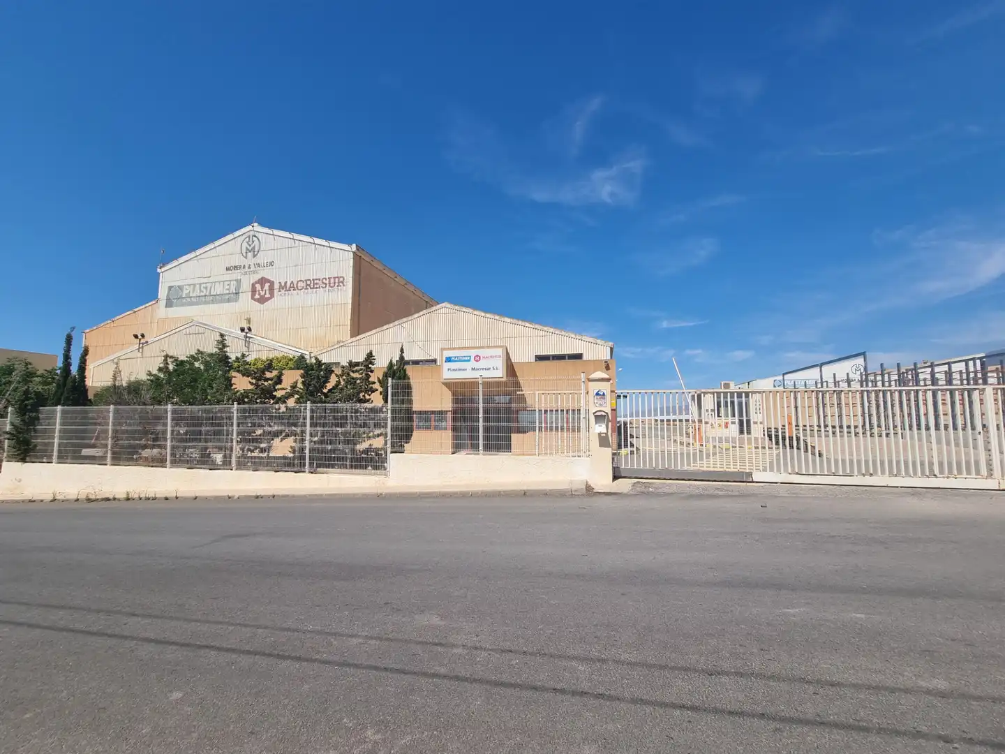 Vista exterior de Nave industrial en venta en La Mojonera con Alarma