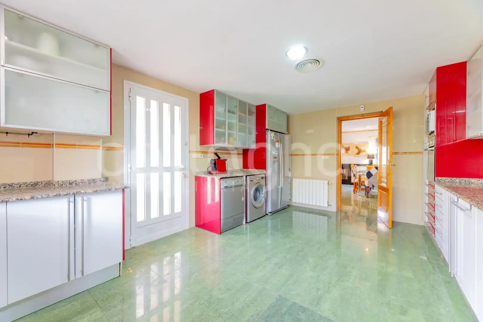 Cuina de Casa o xalet en venda en La Pobla de Vallbona amb Aire condicionat, Calefacció i Jardí privat