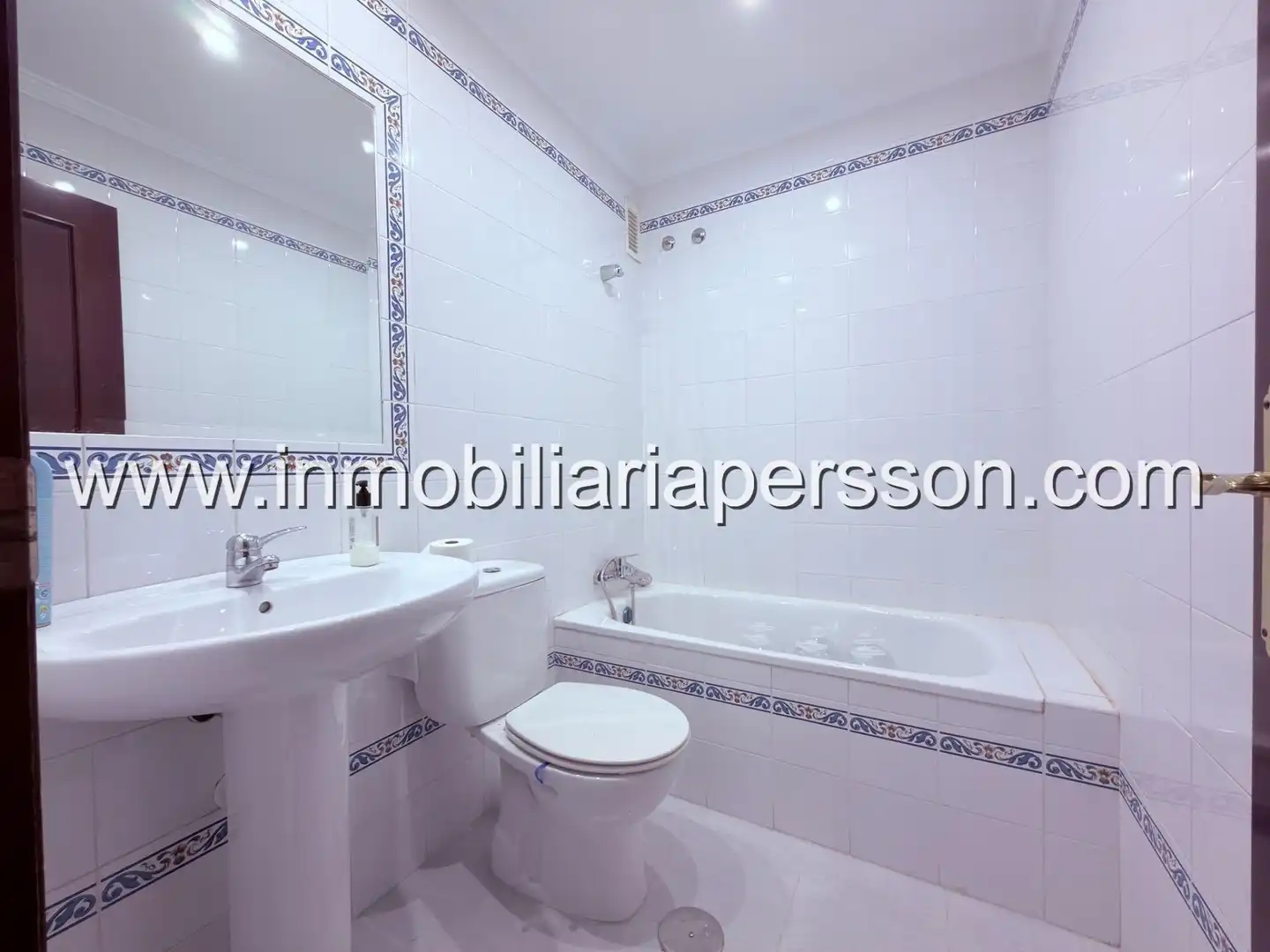 Baño de Piso en venta en Écija con Aire acondicionado, Trastero y Balcón