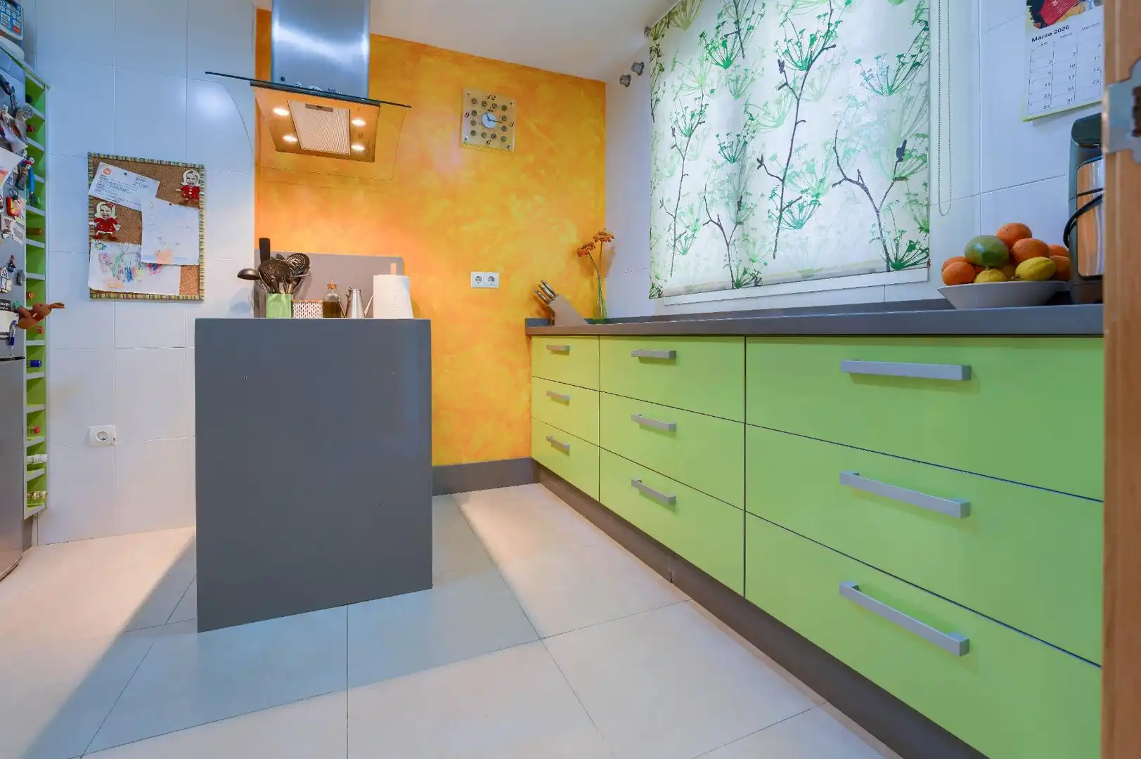 Cocina de Casa adosada en venta en Bormujos con Aire acondicionado, Jardín privado y Terraza