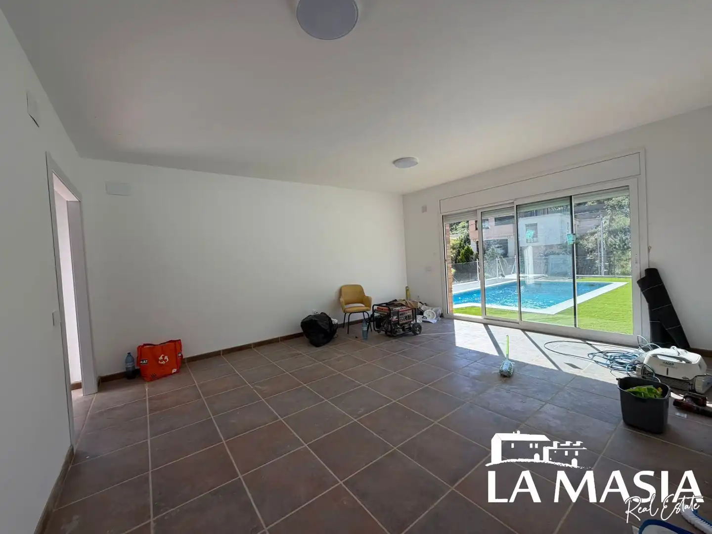 Sala d'estar de Casa o xalet en venda en Olivella amb Jardí privat, Traster i Piscina