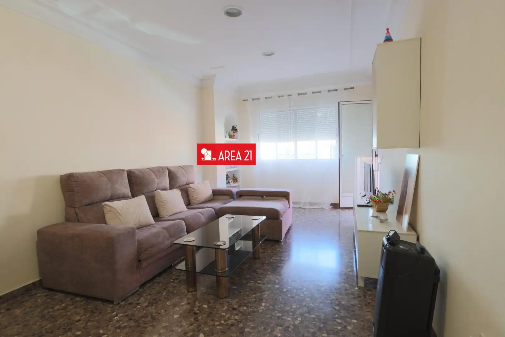 Sala de estar de Piso en venta en La Pobla de Vallbona con Trastero y Balcón