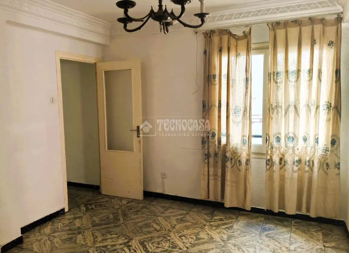 Bedroom of Flat for sale in Zaragoza  with Balcony
