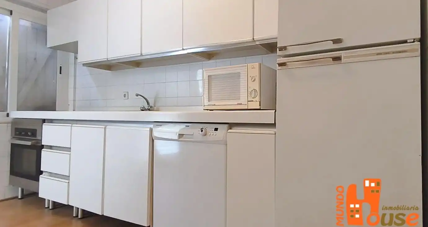 Cocina de Piso en venta en Real Sitio de San Ildefonso con Calefacción, Terraza y Piscina comunitaria
