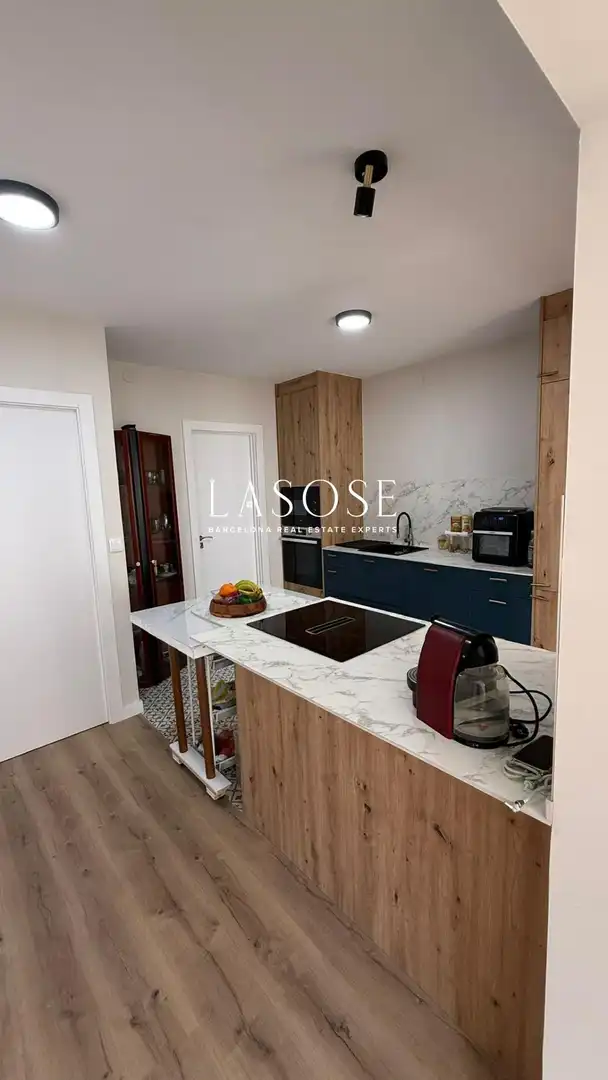 Küche von Wohnung zur Miete in Vilanova i la Geltrú mit Klimaanlage, Terrasse und Möbliert