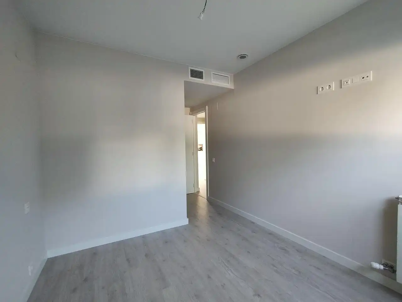 Schlafzimmer von Wohnung zum Verkauf in Zaragoza mit Klimaanlage, Heizung und Terrasse