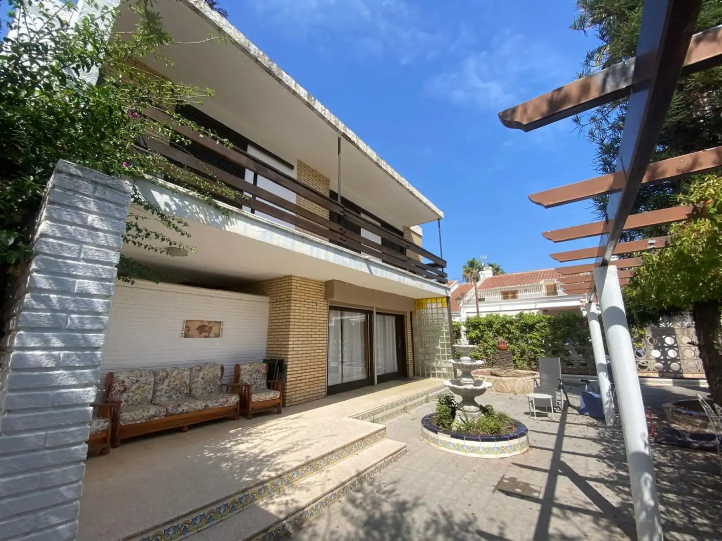 Vista exterior de Casa o xalet en venda en Sagunto / Sagunt amb Aire condicionat, Jardí privat i Terrassa
