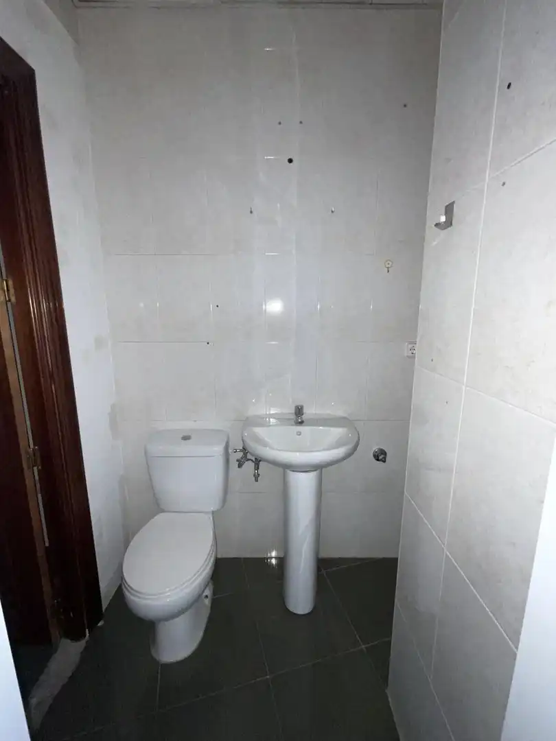 Badezimmer von Geschaftsraum zur Miete in Linares mit Klimaanlage