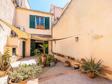 Country house with balcony for sale in Pollença Poble