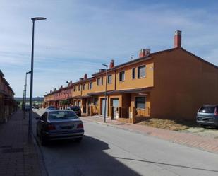 Vista exterior de Casa adosada en venda en Valoria la Buena