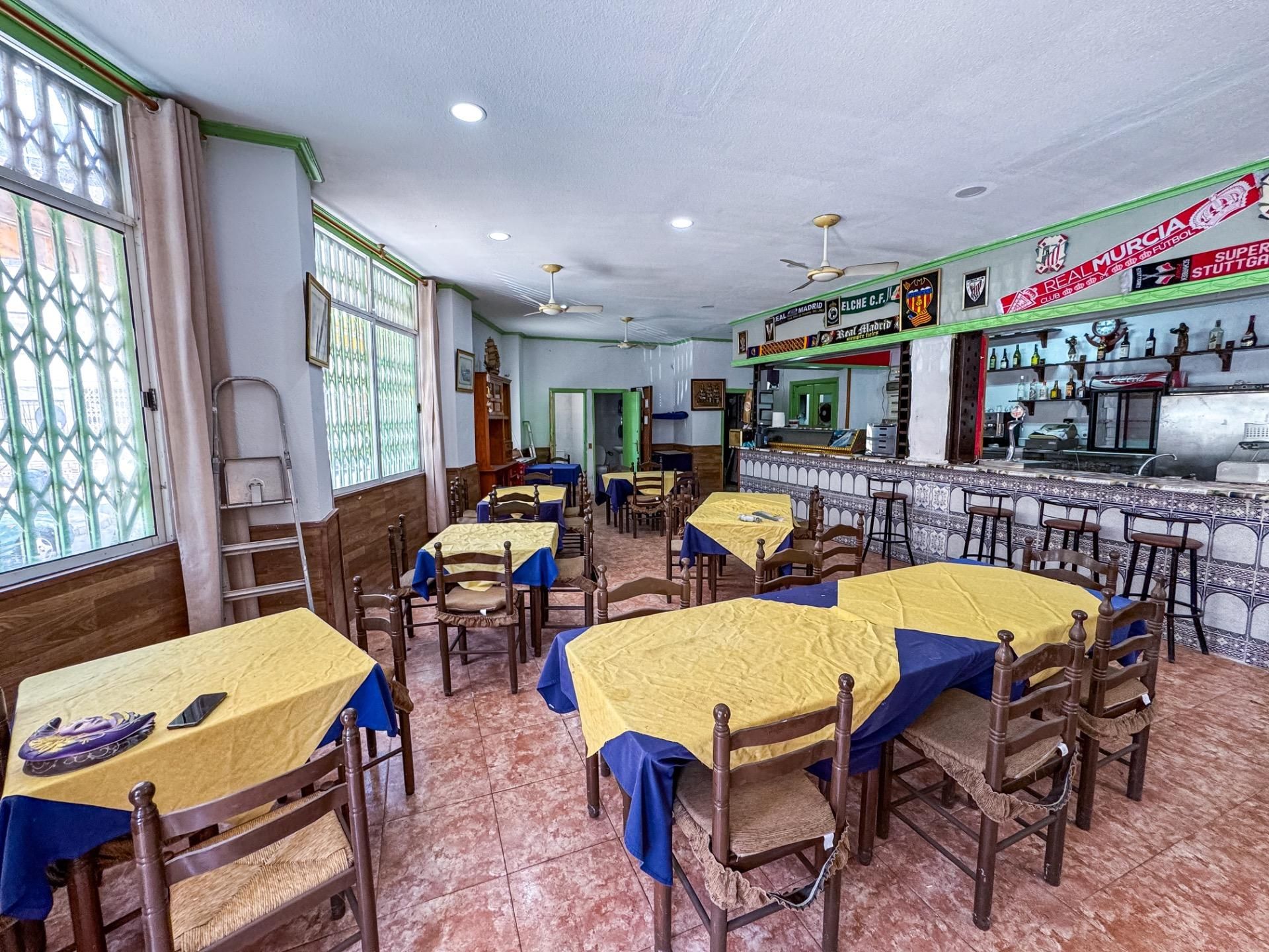 Local en venda en Torrevieja amb Aire condicionat, Terrassa i Moblat