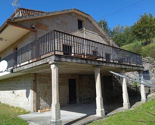 Vista exterior de Casa o xalet en venda en A Lama   amb Terrassa i Balcó