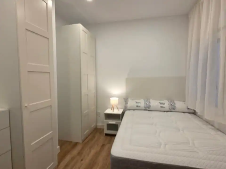 Habitación de Piso de alquiler en Madrid con Calefacción, Amueblado y Horno