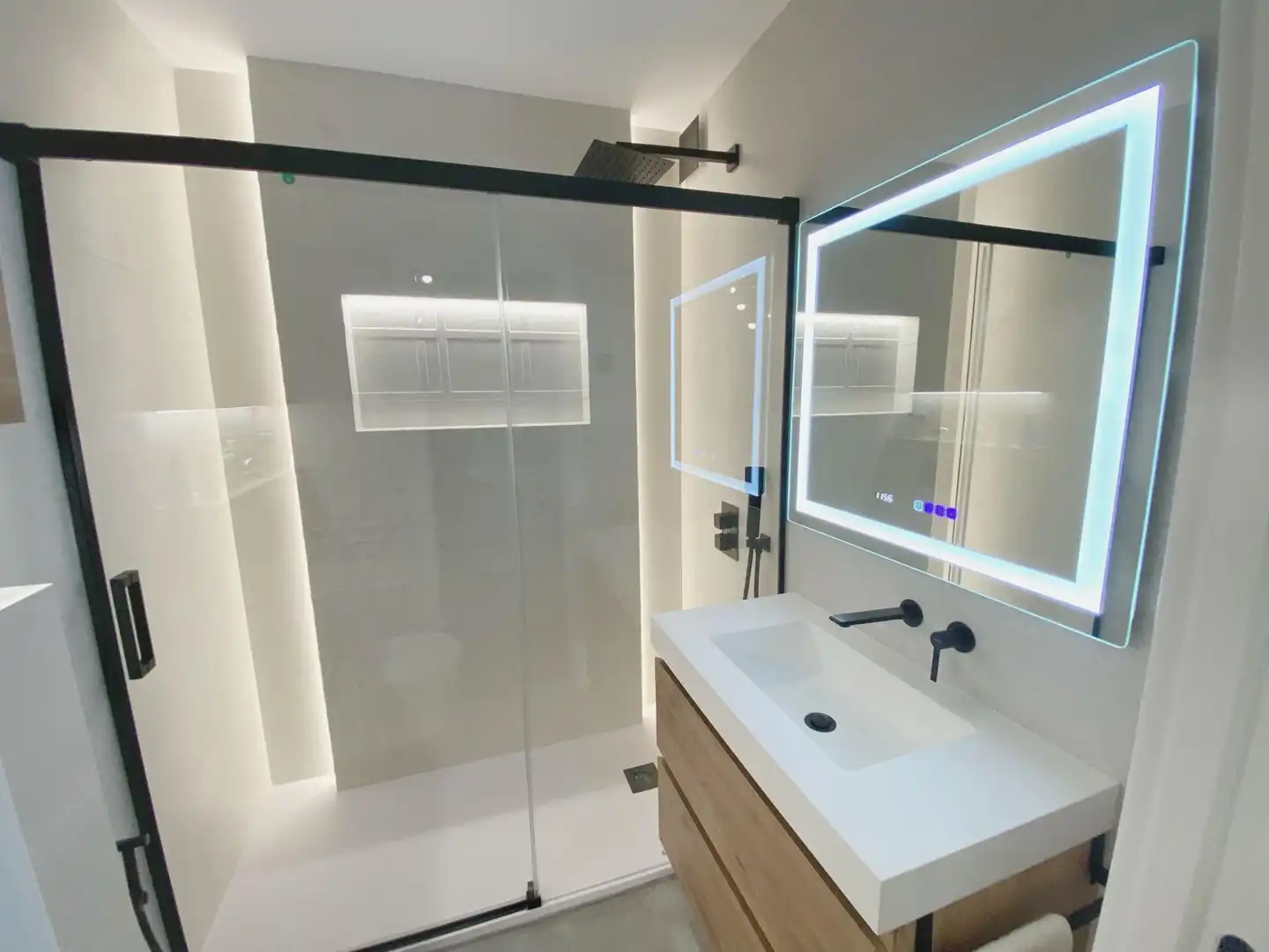 Badezimmer von Einfamilien-Reihenhaus zur Miete in Las Rozas de Madrid mit Klimaanlage, Heizung und Privatgarten