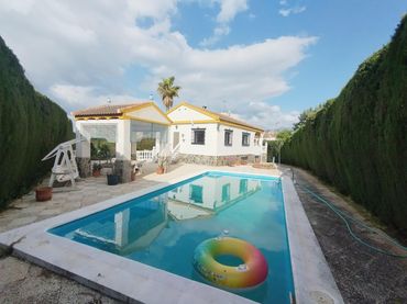 Chalet con piscina en venta en Calle de la Adelfa