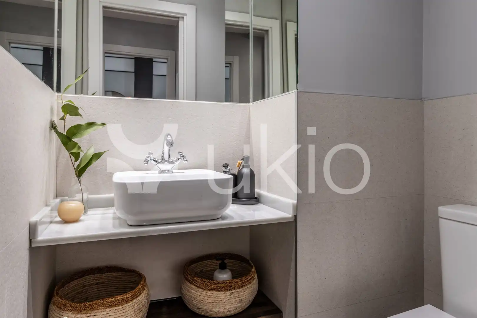 Baño de Apartamento de alquiler en Madrid con Aire acondicionado, Calefacción y Terraza